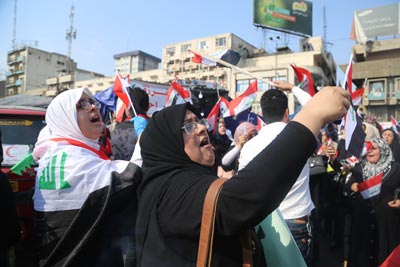 نساء ساحة التحرير يكسرن حاجز الخوف و ينتفضن  على القيود