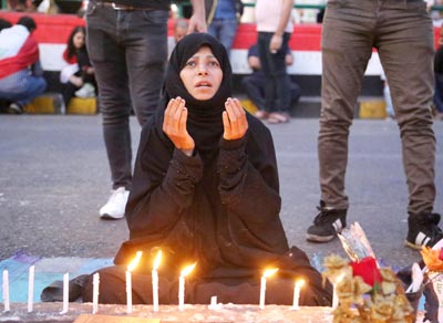 ليل ساحة التحرير..هتافات في حب الوطن وبكاء على الشهداء  