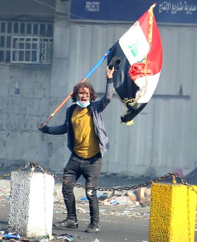 بيان من ساحة التحرير: إقالة حكومة  القناصين   قبل التفاوض ومليونية جديدة لسحب الشرعية