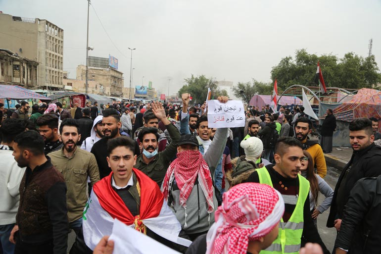 المحتجون يجتاحون مجدداً شوارع بغداد وساحاتها ومدن الجنوب العراقي
