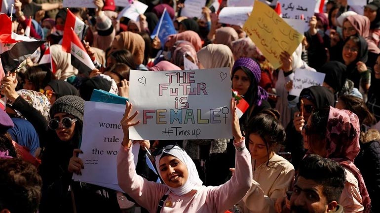 يوميات ساحة التحرير..نسوة العراق في مسيرة بنفسجية لدعم الثورة