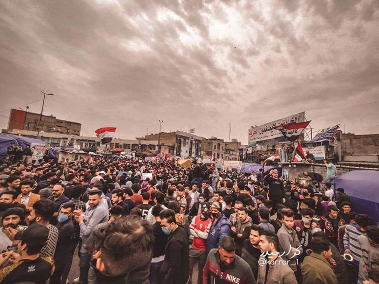 أهازيج وهتافات المتظاهرين في تحديد مواصفات رئيس الوزراء الجديد 